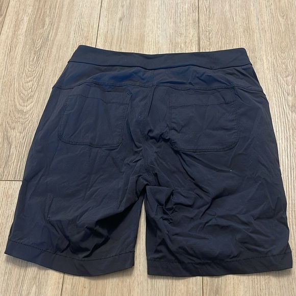 Athleta Trekkie Bermuda 2.0 Short Black Sz 6 Women’s - Picture 5 of 6